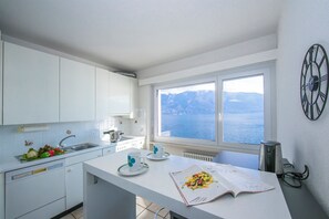 Family Apartment, Multiple Bedrooms (Bellevue apartment) | Private kitchen | Full-size fridge, microwave, oven, stovetop - Bellevue apartment (Ronco sopra Ascona)