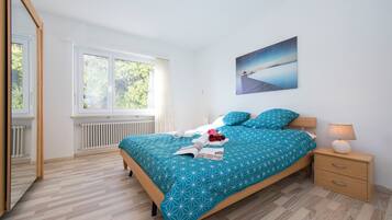 2 bedrooms, iron/ironing board, free WiFi, bed sheets