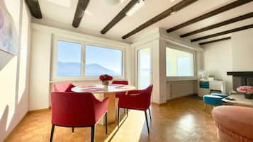 Family Apartment, 2 Bedrooms, Balcony (Lake view 2 bedroom in Porto Ronco) | Dining