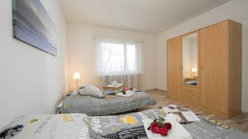 Family Apartment, Multiple Bedrooms (Bellevue apartment) | 2 bedrooms, iron/ironing board, free WiFi, bed sheets