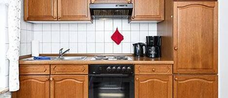 Køleskab, mikrobølgeovn, ovn