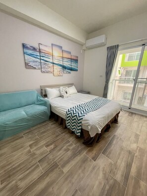 Quarto casal standard | Escrivaninha, Wi-Fi de cortesia, roupa de cama