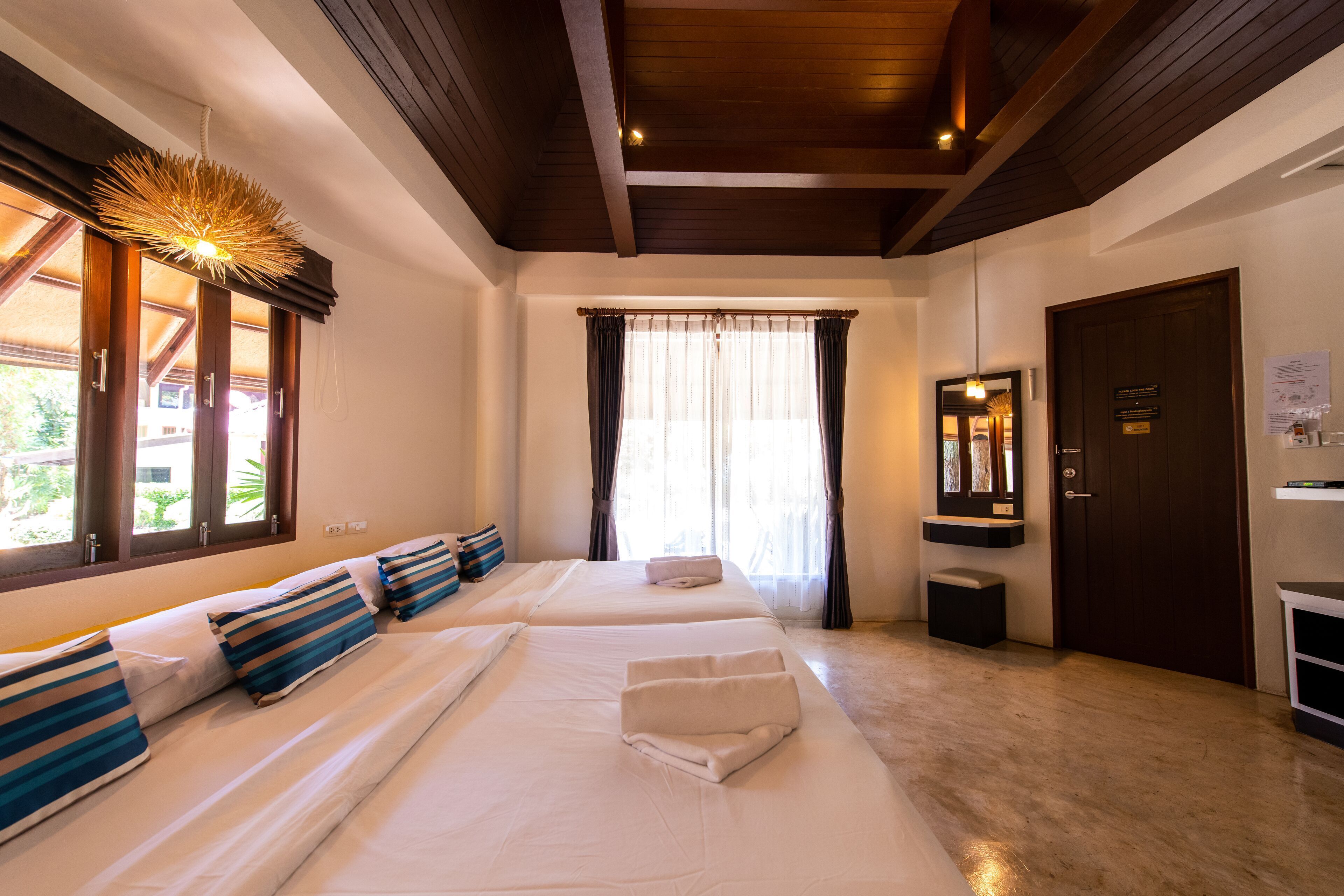 Minibar con artículos gratuitos, wifi gratis y ropa de cama 