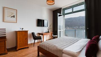 Panoramic-Doppelzimmer, Seeblick | Hochwertige Bettwaren, Minibar, Zimmersafe, Schreibtisch