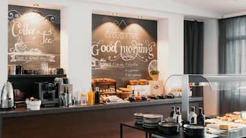 Con mesas al aire libre