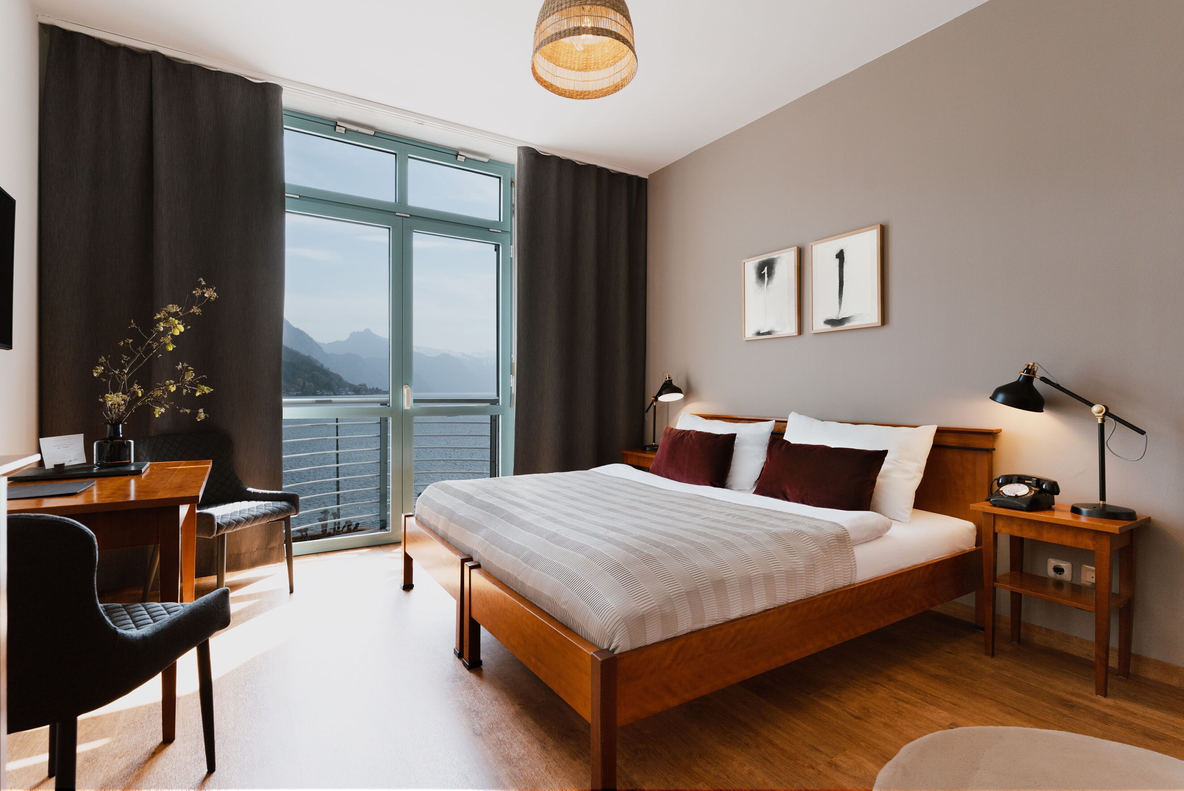 Ropa de cama de alta calidad y minibar 