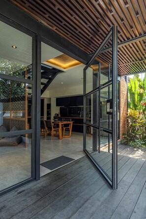 Réfrigérateur, micro-ondes, plaque de cuisson, lave-vaisselle