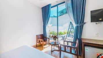 Ropa de cama de alta calidad, colchones con pillow-top y minibar