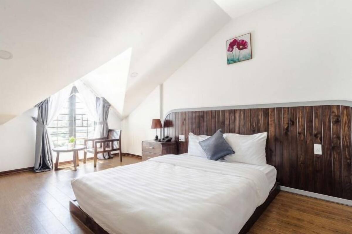 Premium bedding, pillow-top beds, minibar, desk