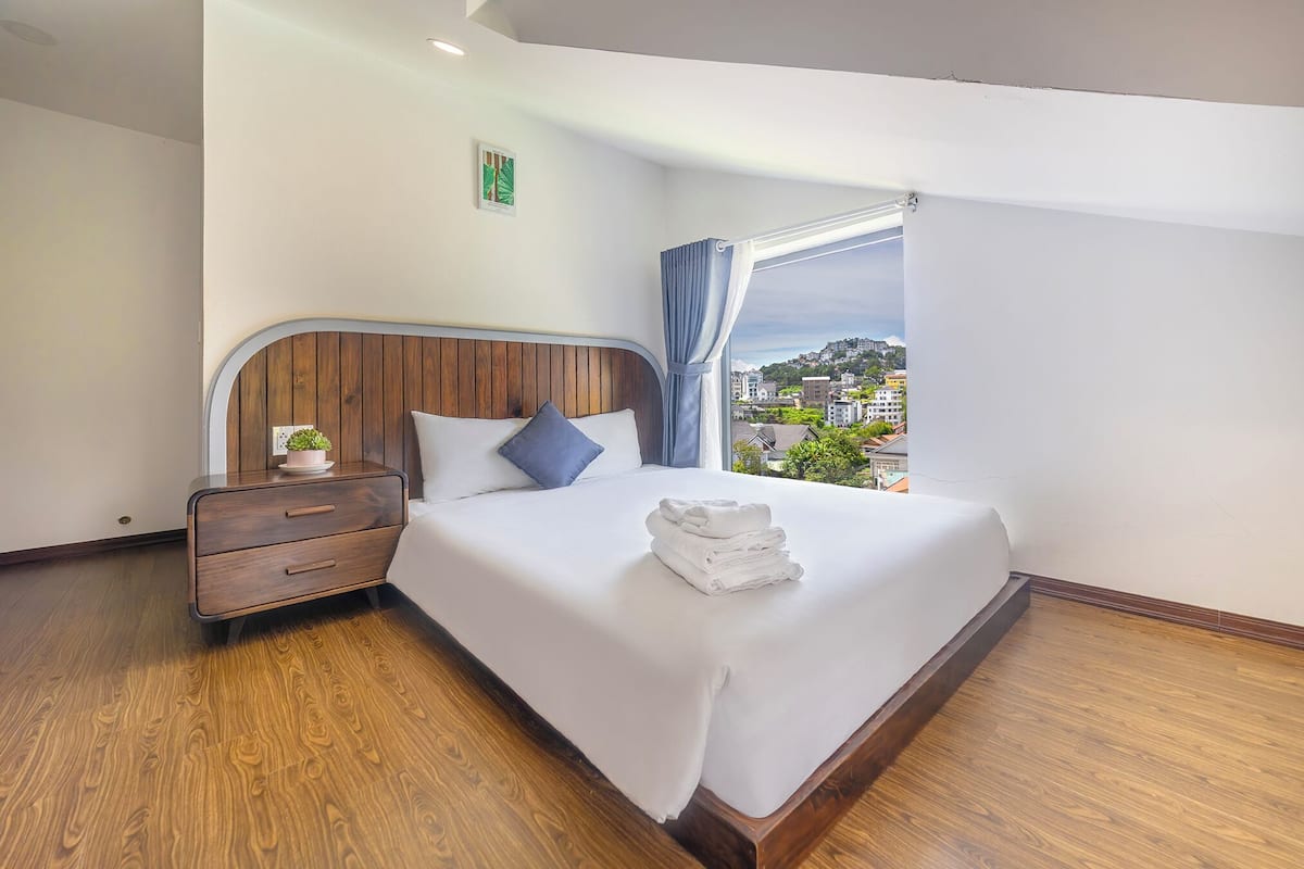Superior tweepersoonskamer | Luxe beddengoed, pillowtop-bedden, een minibar, een bureau