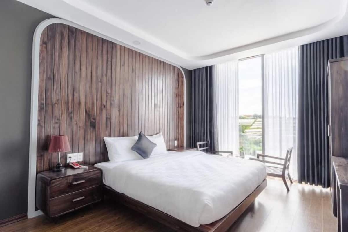 Premium bedding, pillow-top beds, minibar, desk