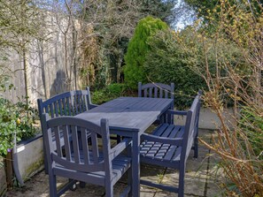 Outdoor dining - 1 bedroom accommodation in East Kirkby, near Spilsby (East Kirkby, near Spilsby)
