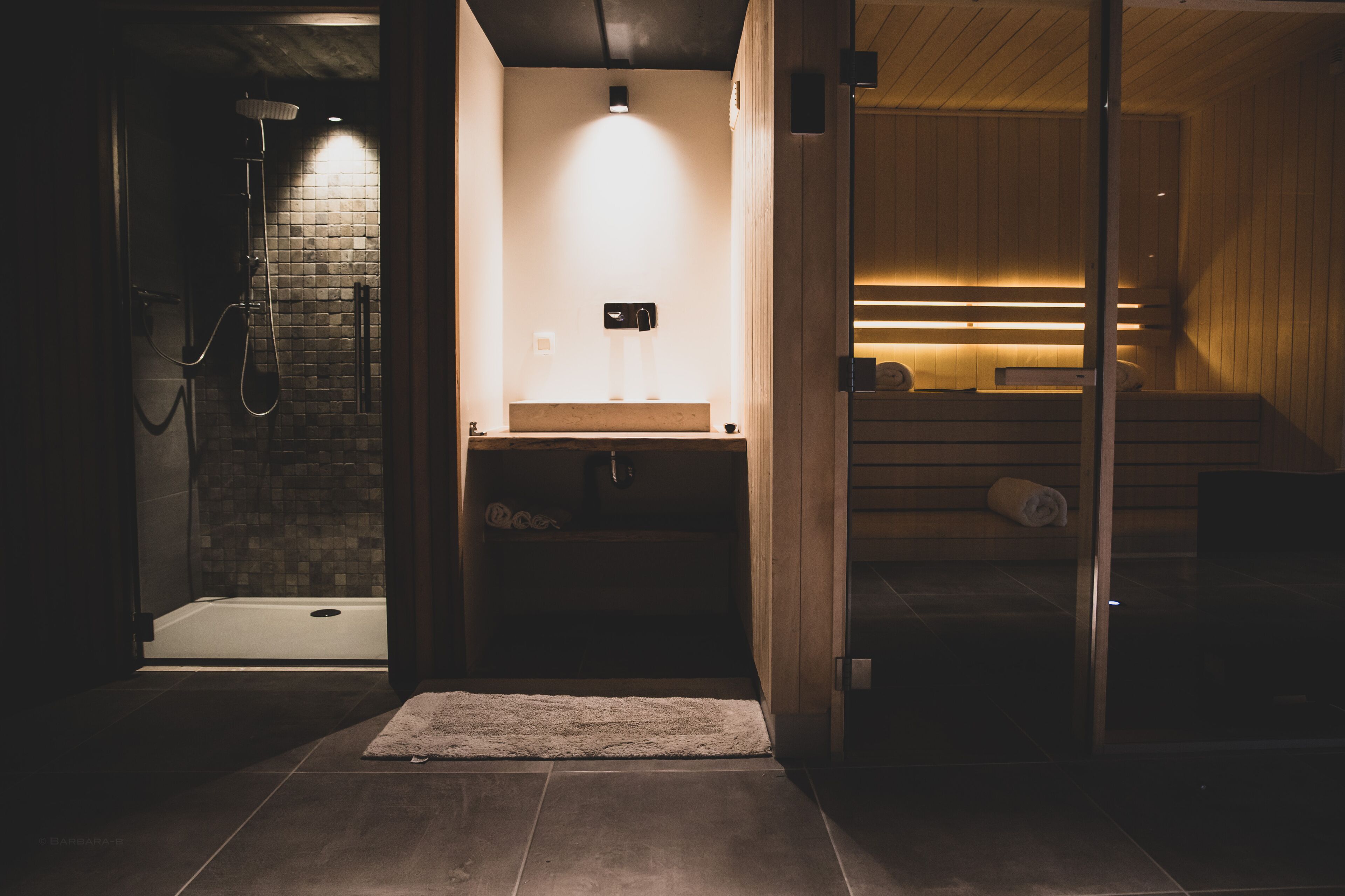 Combined shower/tub, hair dryer, towels, soap