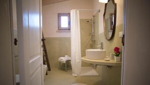 A bathroom with a shower, a sink, a mirror, and a small window. - Dimora Storica   Nonna Adelina (Corigliano D'otranto)