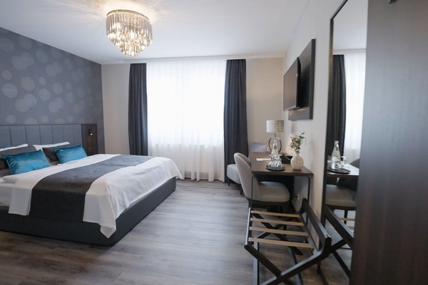 Standard Double Room, 1 Queen Bed, Non Smoking | Desk, laptop workspace, blackout drapes, soundproofing