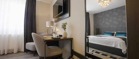 Standard Double Room, 1 Queen Bed, Non Smoking | Desk, laptop workspace, blackout curtains, soundproofing