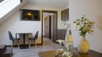 Standard Apartment | Desk, laptop workspace, blackout drapes, soundproofing