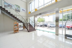 Lobby - SleepZzz Hotel Pulomas (Jakarta)