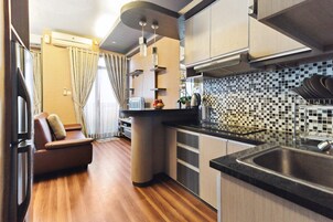 Studio Apartment | Private kitchen | Fridge