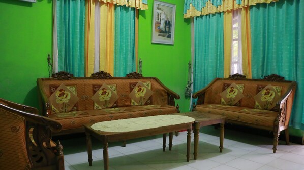 Coin salon dans le hall