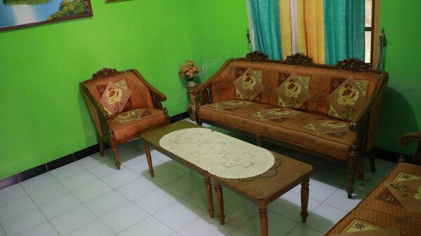 Lobby sitting area - Dalem Kakung (Borobudur)