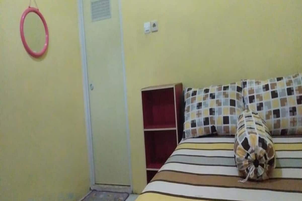 Shared Dormitory, Women only | WiFi (free), bed sheets