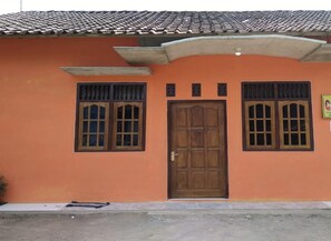 Entrada al alojamiento