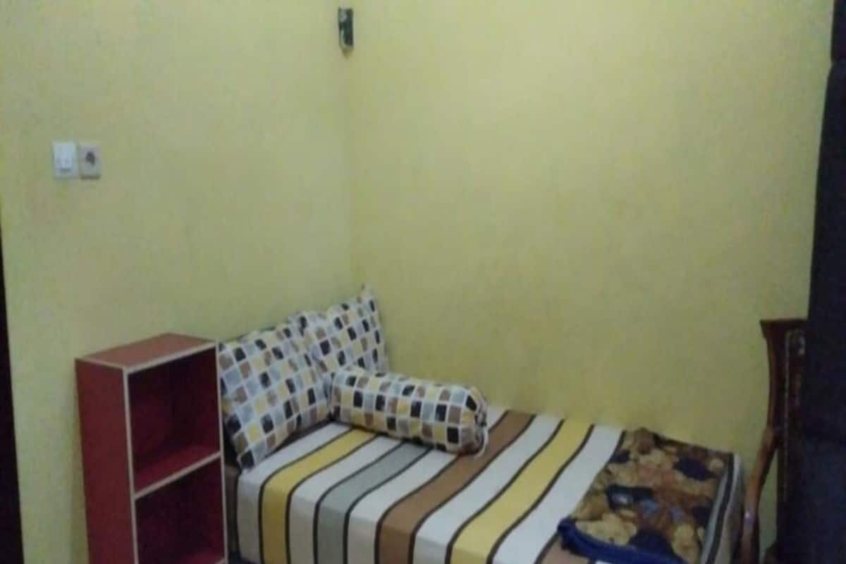 Shared Dormitory, Mixed Dorm | WiFi (free), bed sheets