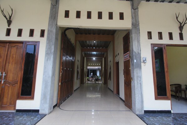 Property entrance - Homestay Sekar Syariah (Mungkid)