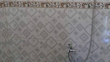 Shower, free toiletries, towels