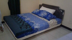 Laptop workspace, free WiFi - Homestay Sekar Syariah (Mungkid)