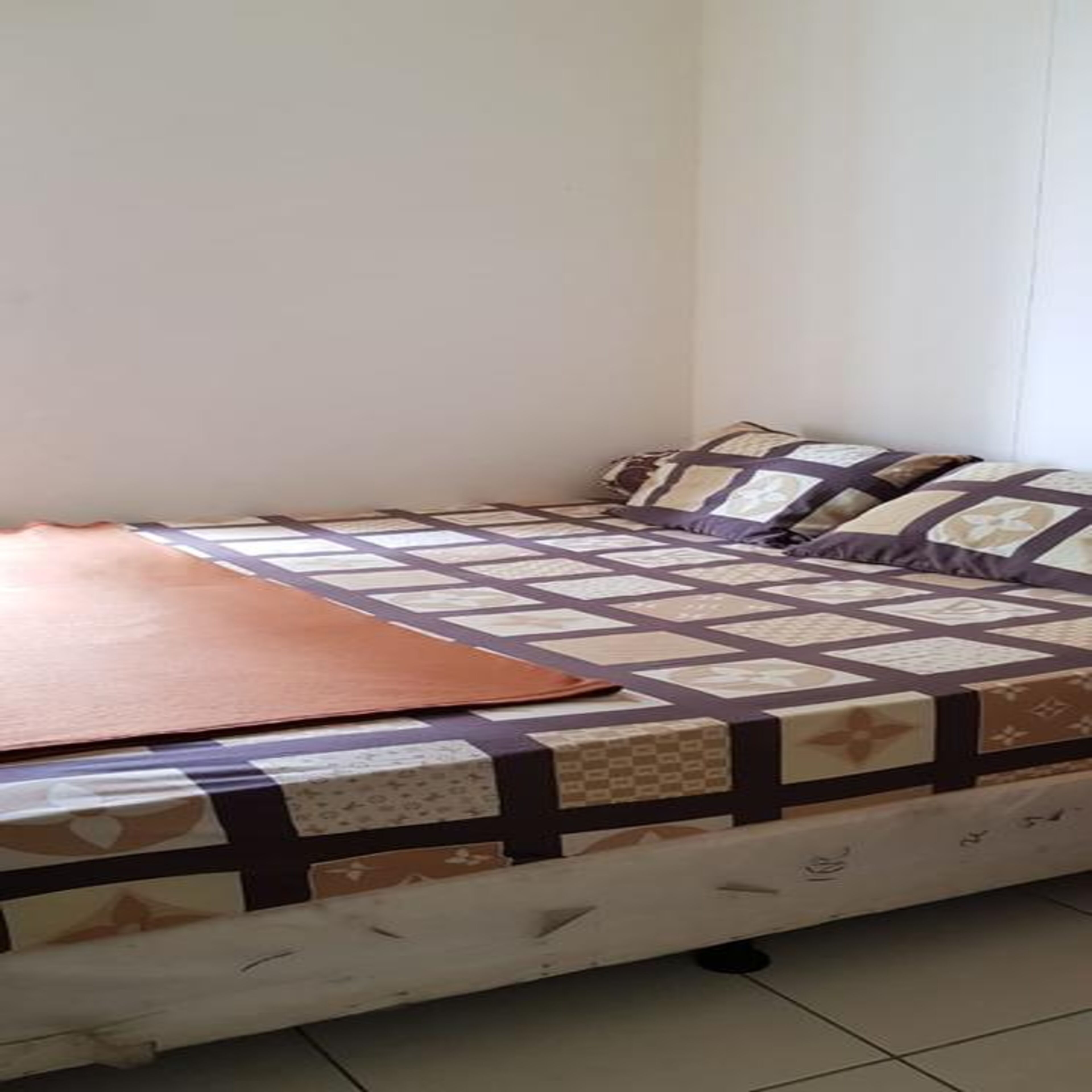 2 bedrooms, laptop workspace, free WiFi, bed sheets