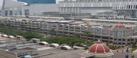 Pemandangan kota dari properti