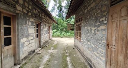 Natural Stone Homestay Syariah - Hostel