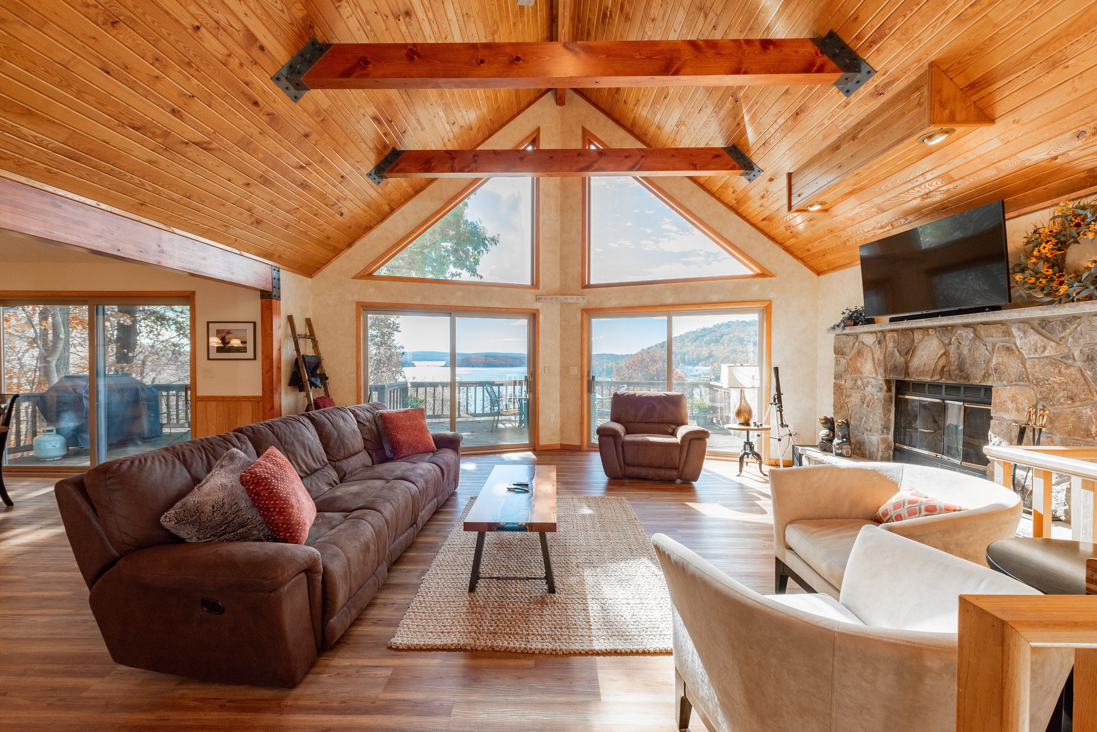 Smart TV, fireplace, DVD player, table football