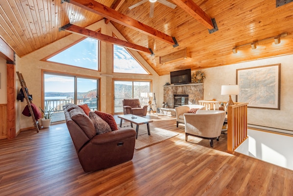 Smart TV, fireplace, DVD player, table football