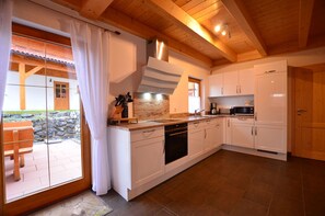 Fridge, microwave, oven, stovetop - Detached vacation home with sauna, mountain and lake views in the vacation village on Lake Lechsee (Lechbruck am See)