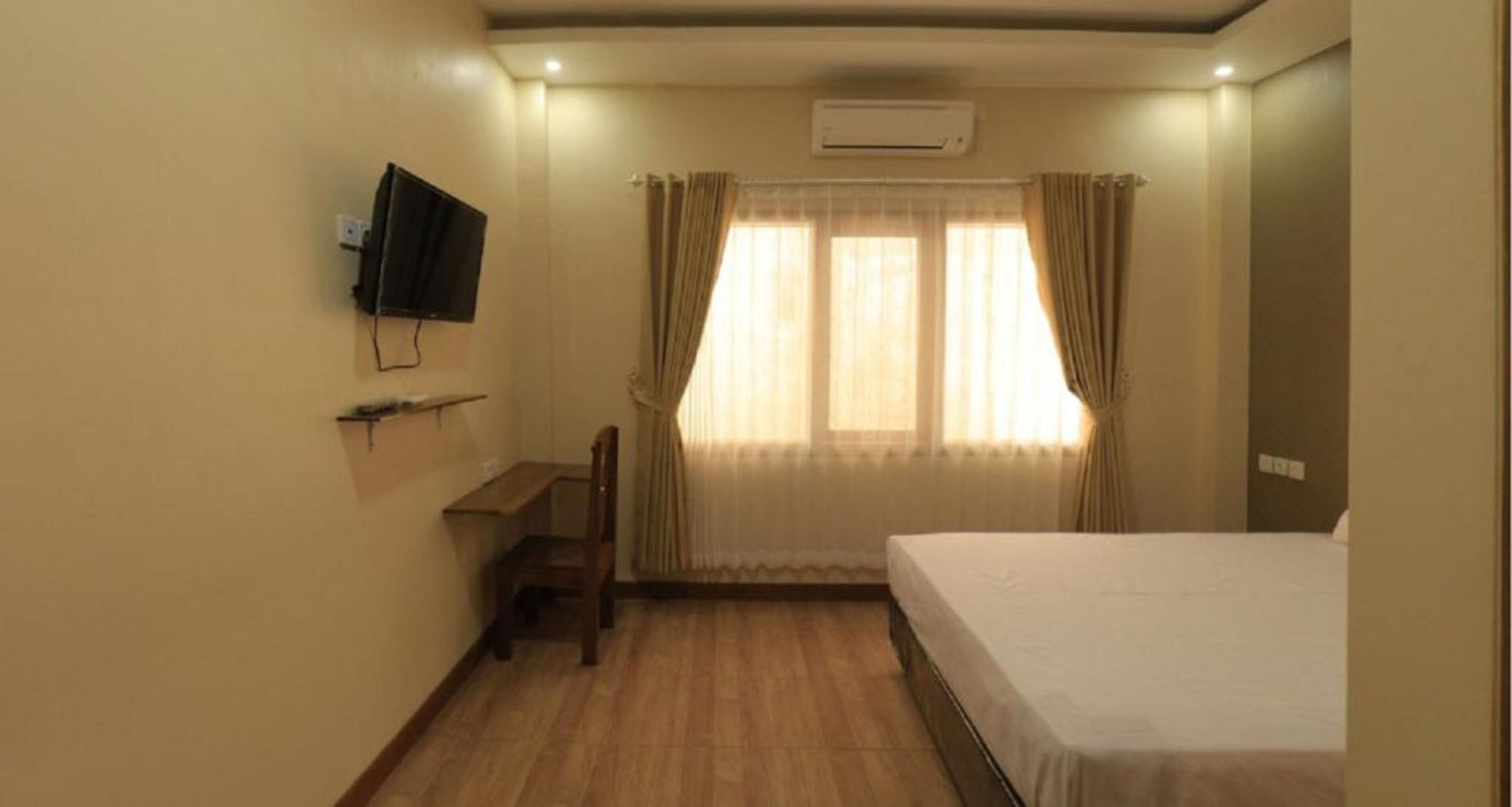 Superior Double Room | Laptop workspace, soundproofing, free WiFi, bed sheets