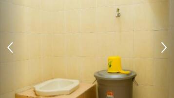 Shower, free toiletries, towels