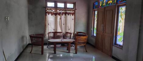 Coin salon dans le hall