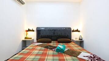 Desk, free WiFi, bed sheets