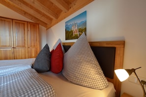 3 bedrooms, iron/ironing board, free WiFi