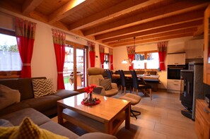 TV, fireplace, stereo