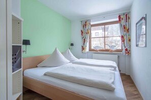 1 bedroom, iron/ironing board, Internet, bed sheets