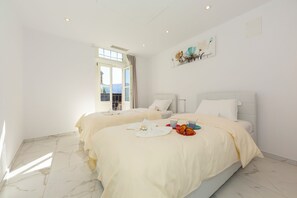 Family Apartment, Multiple Bedrooms, 2 Bathrooms (Red And Yellow Apartments) | 2 bedrooms, free WiFi, bed sheets - Red View Apartment (Ronco sopra Ascona)