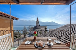Outdoor dining - Red View Apartment (Ronco sopra Ascona)