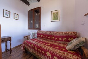 Standard-Apartment, 1 Schlafzimmer, 2 Bäder, Bergseite (Casa al runchett) | Innenbereich