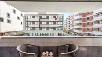 Family Apartment, Multiple Bedrooms (Art apartment) | Outdoor dining
