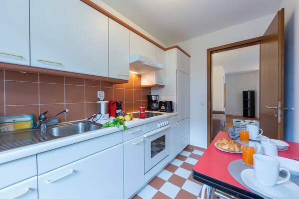 Family Apartment, Multiple Bedrooms (Casa Chiara) | Private kitchen - Casa Chiara (Muralto)
