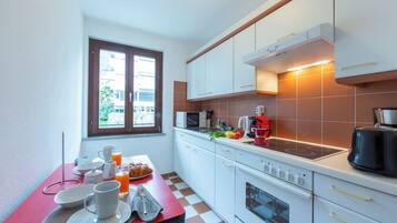 Familienapartment, 1 Schlafzimmer (Casa Chiara) | Eigene Küche | Großer Kühlschrank, Mikrowelle, Ofen, Herdplatte